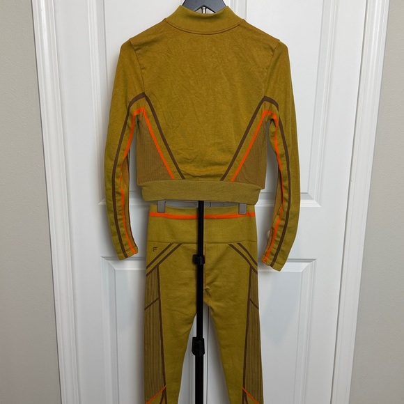 Fabletics Seamless Athleisure/Activewear Set Small - Picture 2 of 5